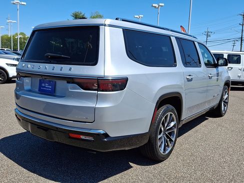 Used 2024 Jeep Wagoneer L Series III w/ Premium Group I AWD/4WD image 10