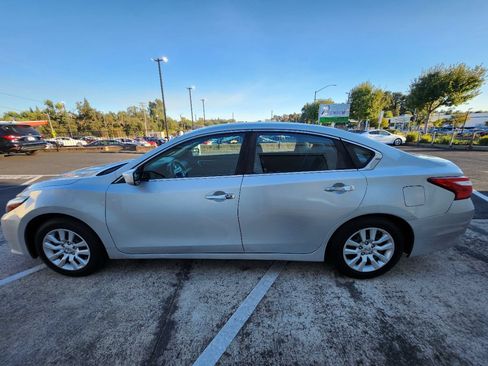 Used 2016 Nissan Altima 2.5 S w/ Power Driver Seat Package FWD image 2
