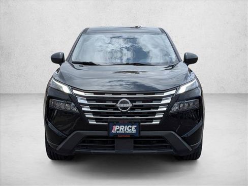 Used 2024 Nissan Rogue S FWD image 2