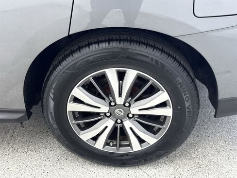 Used 2018 Nissan Pathfinder SL image 42