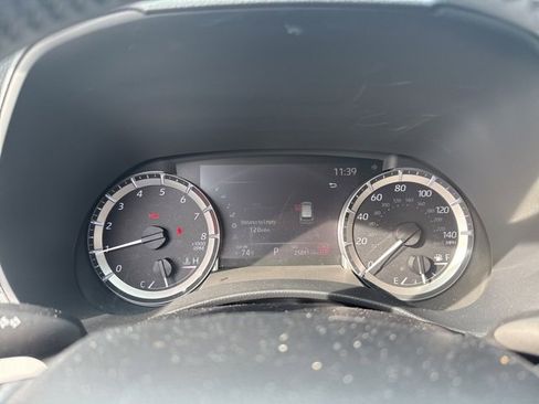 Used 2024 Toyota Highlander LE image 12