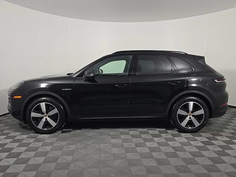 Certified 2026 Porsche Cayenne E-Hybrid AWD/4WD image 2