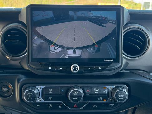 Used 2022 Jeep Wrangler Unlimited Sport image 29