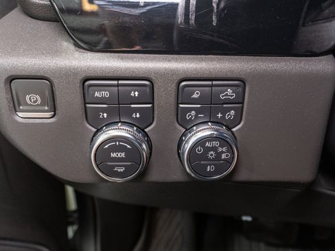 Used 2023 GMC Sierra 1500 SLT w/ SLT Premium Plus Package AWD/4WD image 29