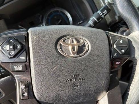 Used 2018 Toyota 4Runner TRD Off-Road Premium AWD/4WD image 12