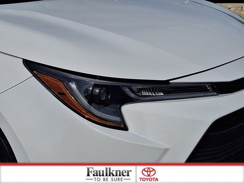 Used 2025 Toyota Corolla LE FWD image 9