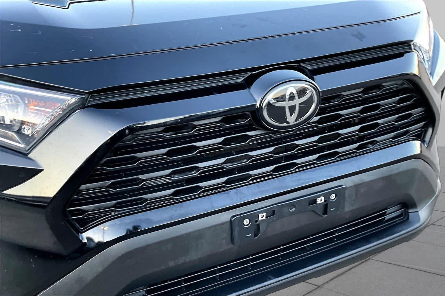 Used 2021 Toyota RAV4 XLE Premium FWD image 30