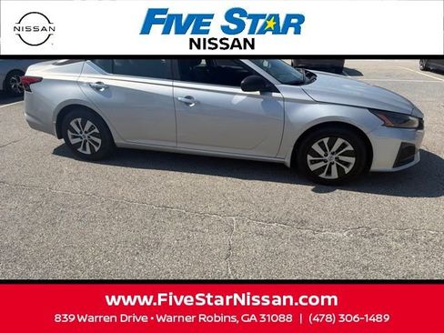 Used 2025 Nissan Altima 2.5 S FWD image 5