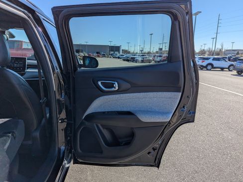 Used 2024 Jeep Compass Latitude AWD/4WD image 36