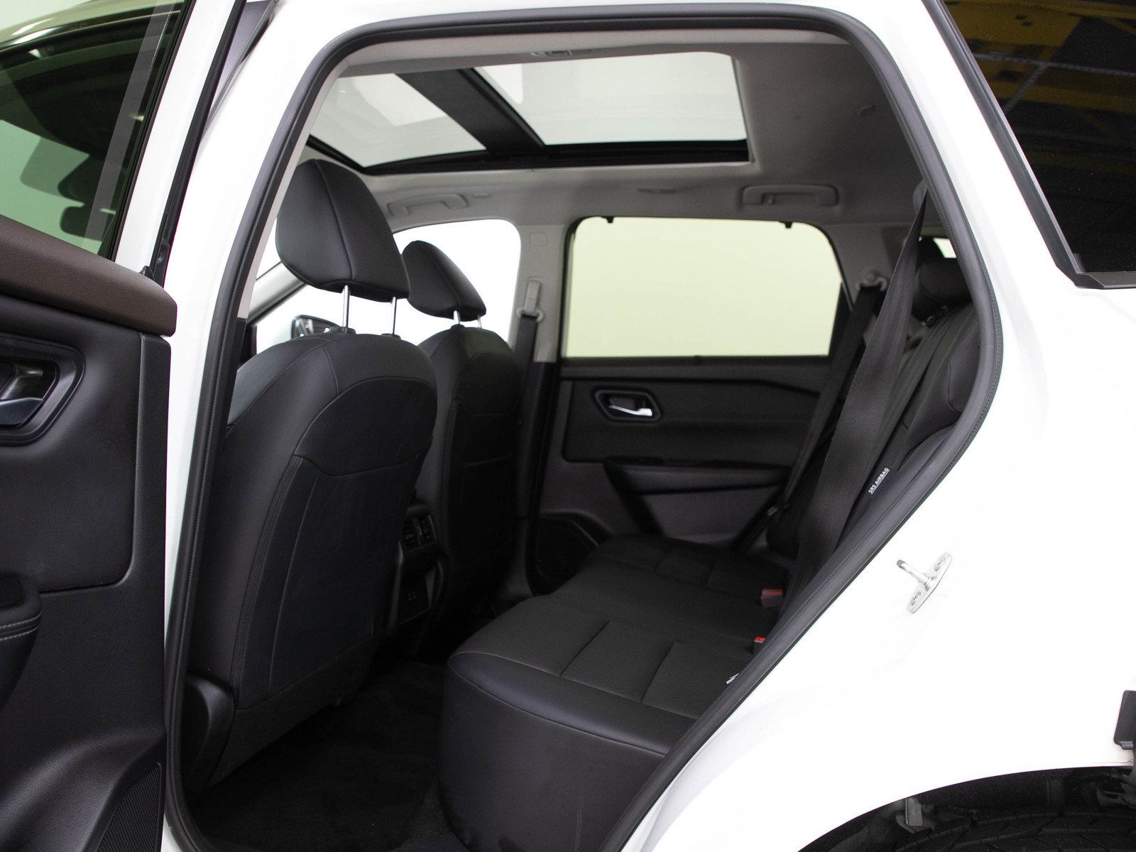 Used 2023 Nissan Rogue SV w/ SV Premium B Package AWD/4WD image 19