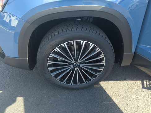 New 2025 Volkswagen Taos SE image 25