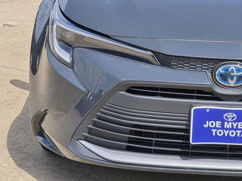 Used 2025 Toyota Corolla XLE FWD image 5