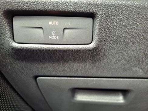 New 2025 Volkswagen Tiguan SE image 15