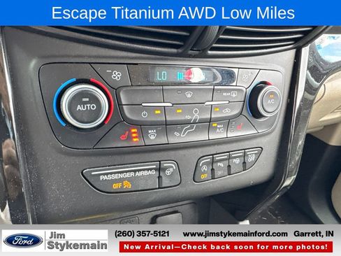 Used 2019 Ford Escape Titanium AWD/4WD image 23