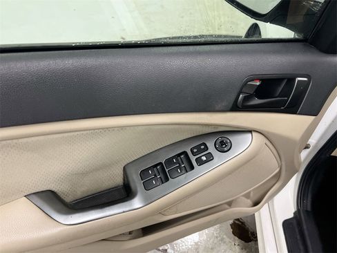 Used 2014 Kia Optima LX image 19