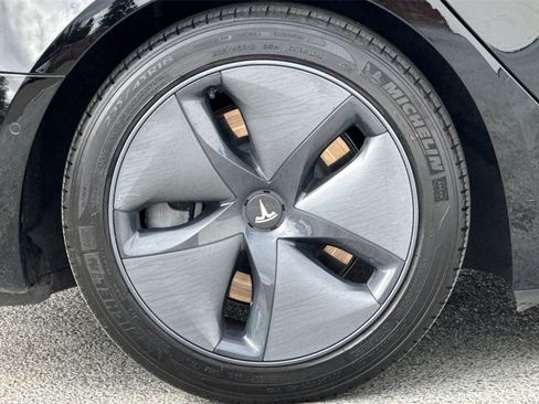 Used 2019 Tesla Model 3 Mid Range image 25