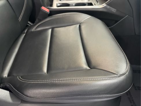 Used 2022 Ford Explorer XLT w/ Equipment Group 202A AWD/4WD image 40