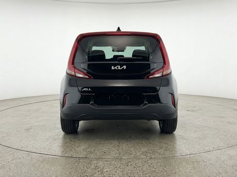 Used 2025 Kia Soul LX w/ LX Technology Package FWD image 7