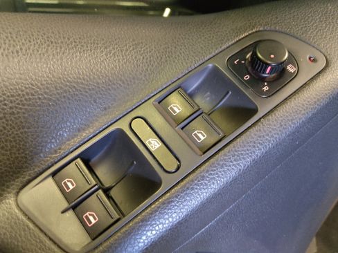 Used 2015 Volkswagen Tiguan SE FWD image 27