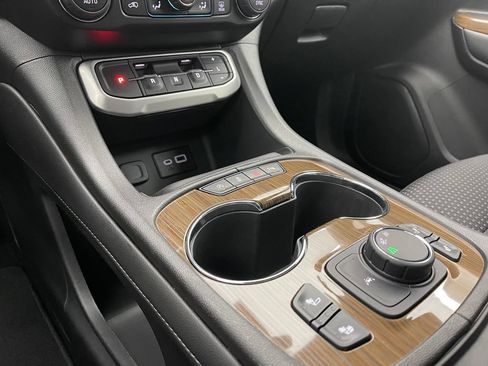 Used 2023 GMC Acadia SLE w/ Driver Convenience Package FWD image 27