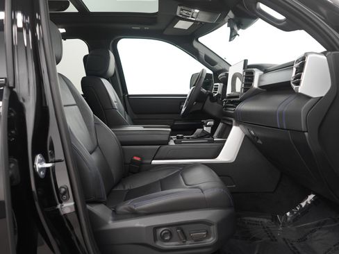 Used 2025 Toyota Sequoia Platinum image 10