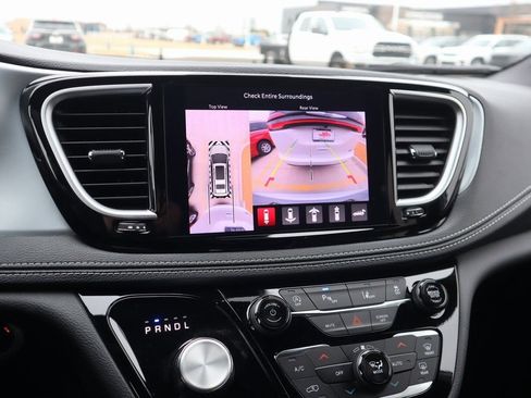 New 2026 Chrysler Pacifica Limited w/ S Appearance Package image 6