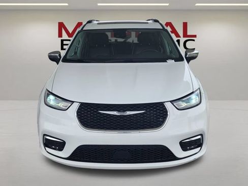 Used 2023 Chrysler Pacifica Limited FWD image 5