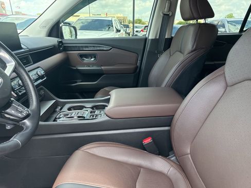 Used 2024 Honda Pilot Elite image 8