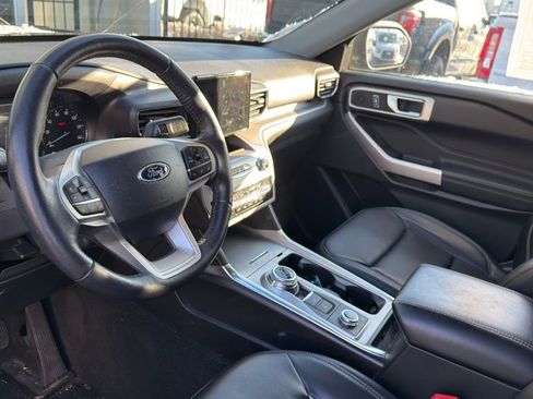 Used 2023 Ford Explorer XLT w/ Equipment Group 202A image 9