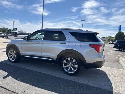 Used 2020 Ford Explorer Platinum w/ Premium Technology Package AWD/4WD image 11