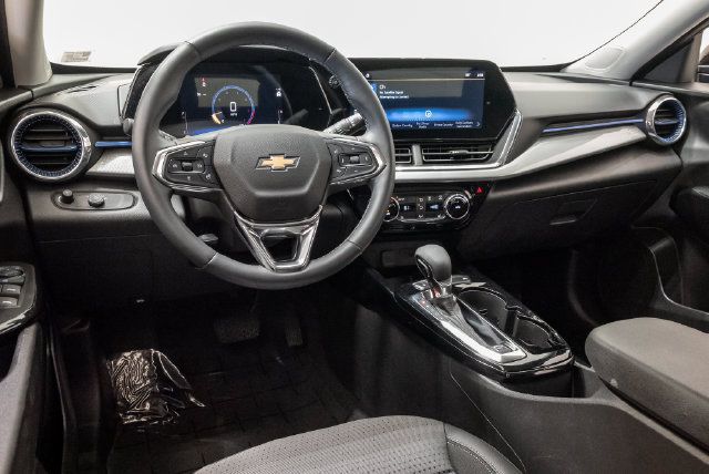 Used 2025 Chevrolet Trax LT w/ Driver Confidence Package FWD image 7