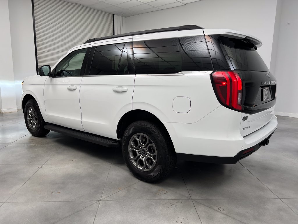 Used 2025 Ford Expedition Active RWD image 6