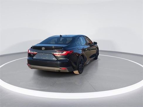 Used 2025 Toyota Camry SE image 7