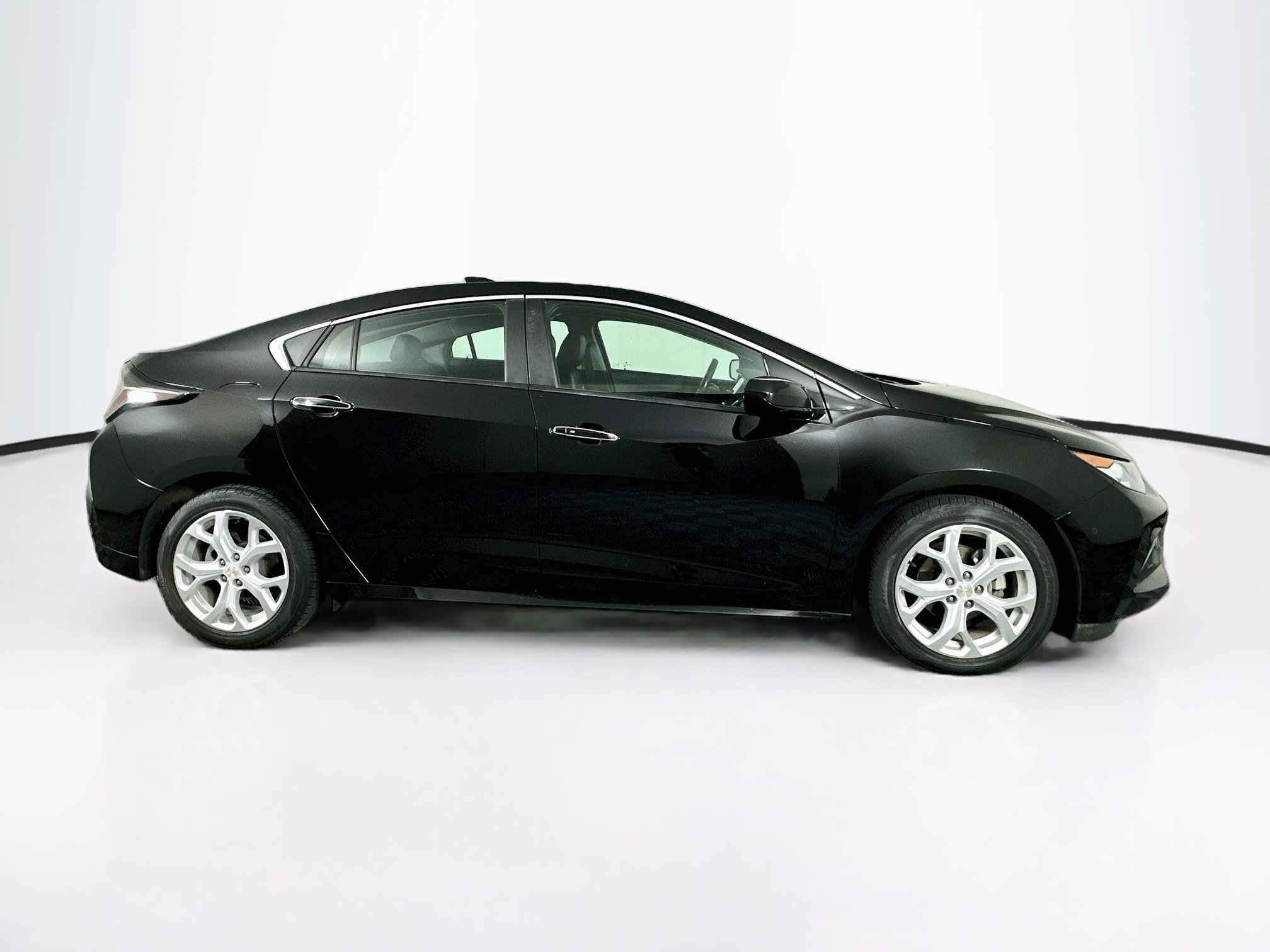Used 2018 Chevrolet Volt Premier w/ Driver Confidence Package FWD image 10