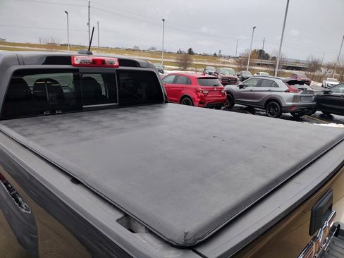 Used 2021 GMC Canyon Denali image 11