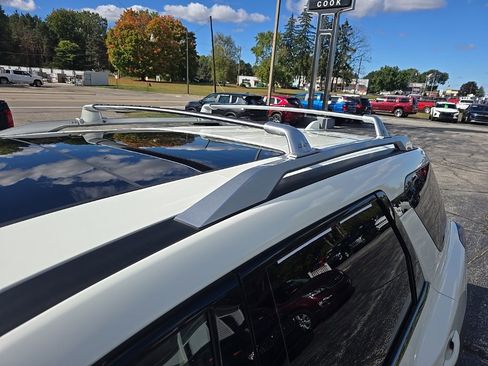 Used 2024 Nissan Pathfinder Platinum image 38