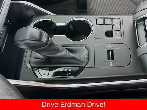 Used 2023 Toyota Highlander L FWD image 19
