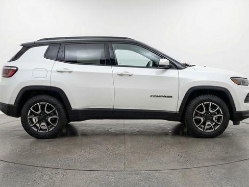 Used 2025 Jeep Compass Trailhawk w/ Trailer Tow Group AWD/4WD image 11