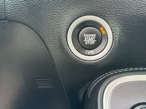 Used 2022 Dodge Challenger SXT image 20