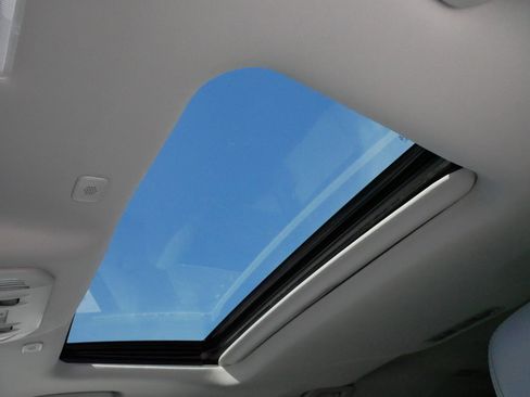 Certified 2025 Toyota Highlander Limited image 34