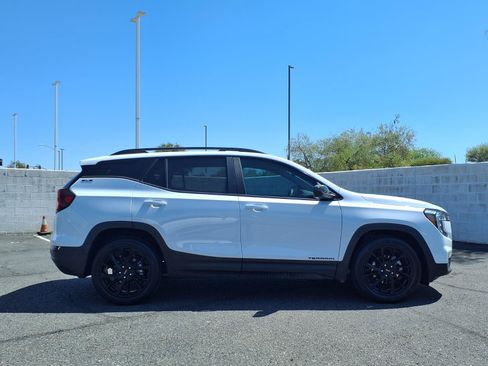 Used 2023 GMC Terrain SLE w/ Driver Convenience Package FWD image 4