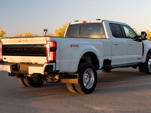 Used 2025 Ford F450 Platinum w/ FX4 Off-Road Package AWD/4WD image 5
