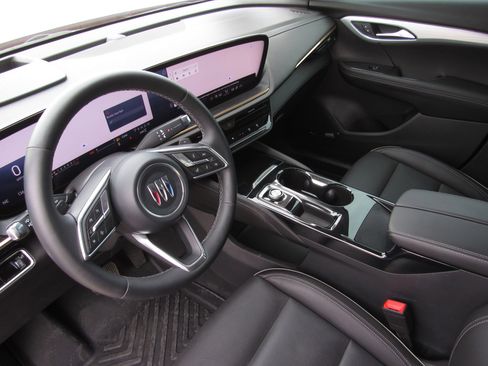 Used 2024 Buick Envision Avenir AWD/4WD image 17