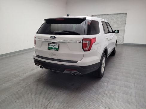 Used 2018 Ford Explorer XLT FWD image 7