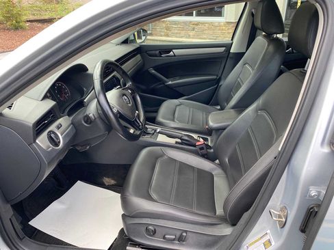 Used 2020 Volkswagen Passat 2.0T SE w/ Sunroof Package FWD image 7