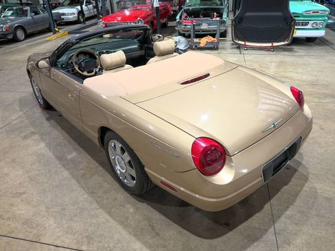 Used 2005 Ford Thunderbird RWD image 16