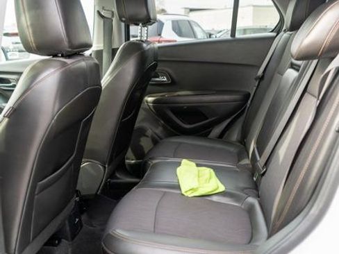 Used 2022 Chevrolet Trax LT w/ LT Convenience Package AWD/4WD image 12