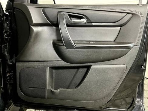 Used 2017 Chevrolet Traverse LT image 22