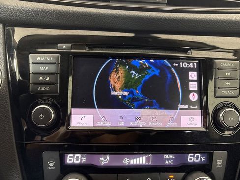 Used 2018 Nissan Rogue SL w/ Premium Package FWD image 33