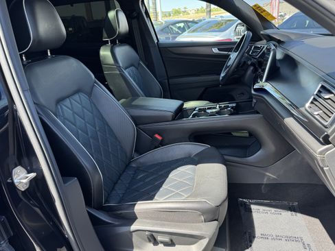 Used 2024 Volkswagen Atlas Cross Sport SEL Premium R-Line AWD/4WD image 36